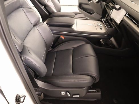 New 2025 Lincoln Navigator Reserve w/ Jet Appearance Package AWD/4WD image 14