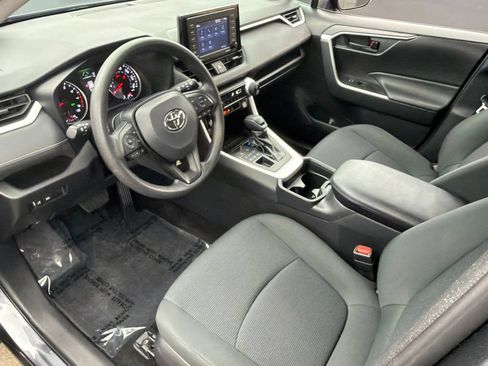 Used 2021 Toyota RAV4 LE AWD/4WD image 10