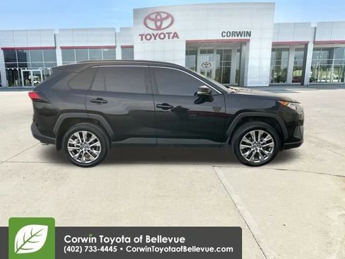 Used 2019 Toyota RAV4 XLE Premium image 6