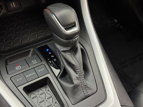 Used 2024 Toyota RAV4 XLE Premium image 31