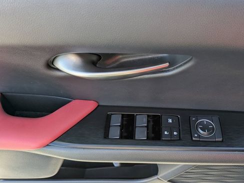 Used 2019 Lexus UX 200 F Sport image 18