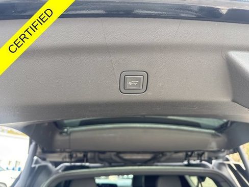 Used 2025 Chevrolet Suburban Z71 AWD/4WD image 25