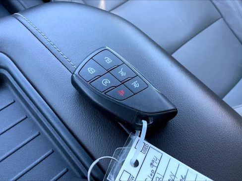 Used 2021 Chevrolet Tahoe Z71 w/ Z71 Signature Package image 13