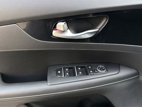 Used 2023 Kia Forte GT-Line image 11