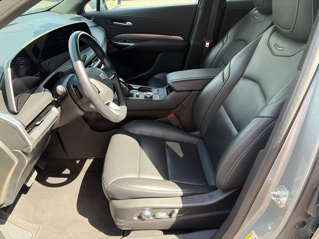 Used 2025 Cadillac XT4 Premium Luxury FWD image 23