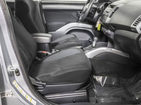 Used 2009 Mitsubishi Outlander ES image 39