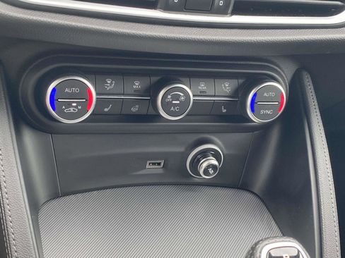 Used 2022 Alfa Romeo Stelvio Veloce image 7