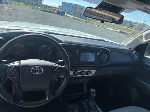 Used 2019 Toyota Tacoma SR image 11