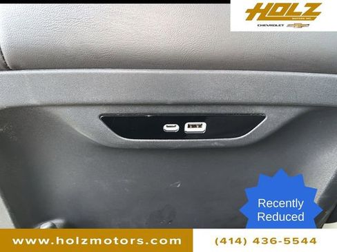 Used 2024 Chrysler Pacifica Touring-L image 25