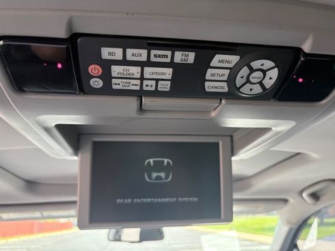 Used 2017 Honda Pilot Touring image 16