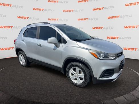 Used 2018 Chevrolet Trax LT w/ LT Convenience Package AWD/4WD image 7