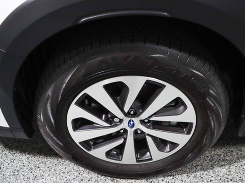 Used 2025 Subaru Outback Premium image 11