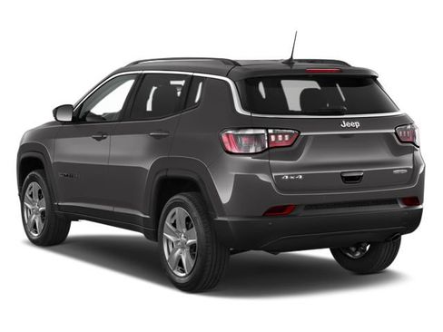 Used 2023 Jeep Compass Latitude w/ Convenience Group AWD/4WD image 2