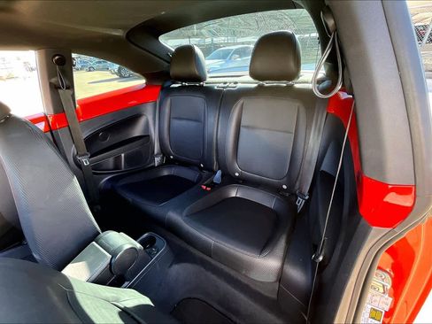 Used 2018 Volkswagen Beetle 2.0T SE image 17
