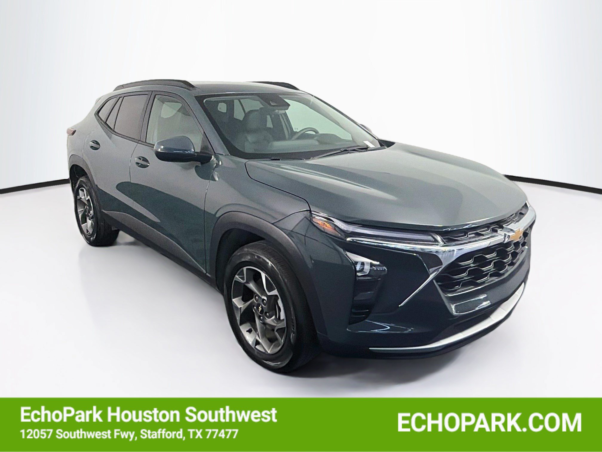 Used 2025 Chevrolet Trax LT FWD image 1