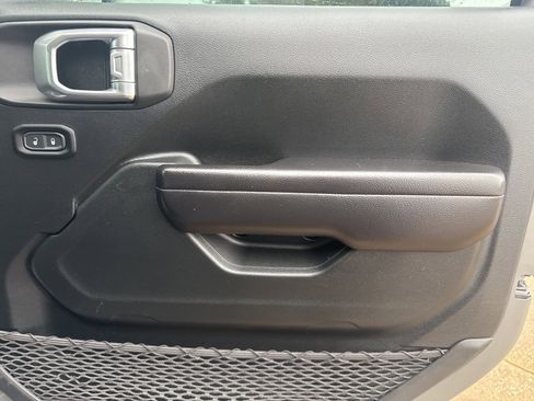 Used 2021 Jeep Gladiator Sport image 19