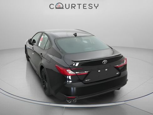 Used 2026 Toyota Camry SE FWD image 11