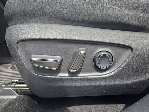 Used 2025 Toyota Highlander Limited AWD/4WD image 16