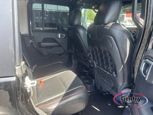 Used 2022 Jeep Wrangler Unlimited Rubicon w/ Cold Weather Group AWD/4WD image 8