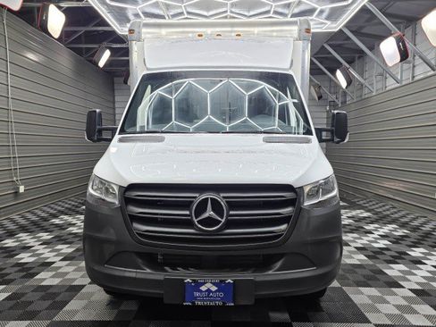 Used 2024 Mercedes-Benz Sprinter 4500 image 4