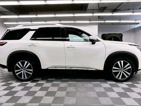 Used 2024 Nissan Pathfinder Platinum w/ Cargo Package AWD/4WD image 15