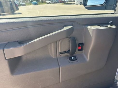 Used 2024 Chevrolet Express 2500 w/ Driver Convenience Package RWD image 4