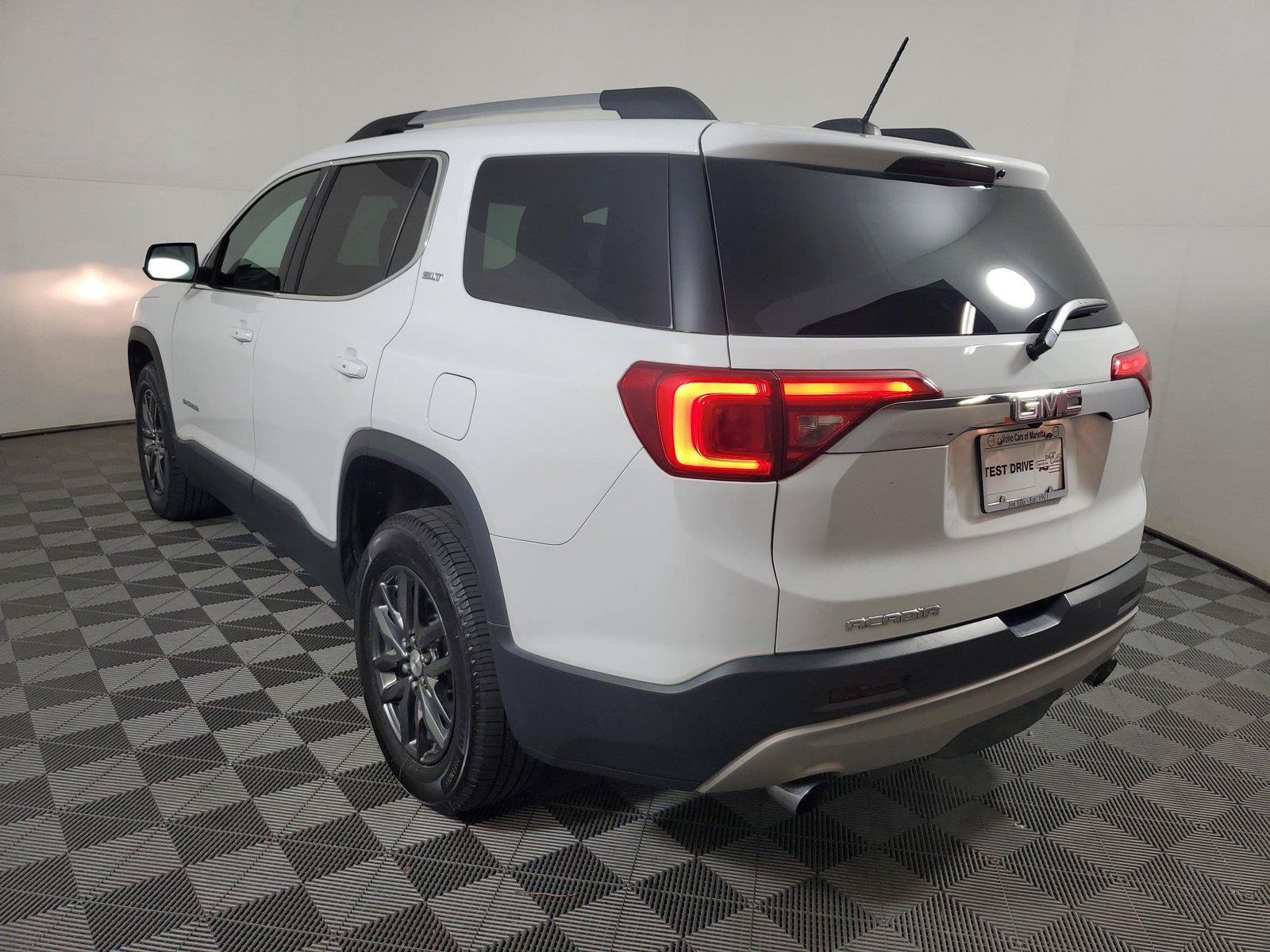 Used 2017 GMC Acadia SLT FWD image 4