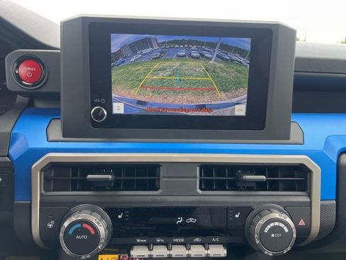 Used 2025 Toyota Tacoma TRD Sport w/ TRD Sport Upgrade Package image 17