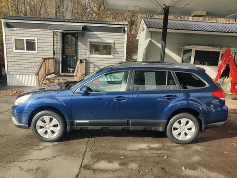 Used 2011 Subaru Outback 2.5i Limited AWD/4WD image 3