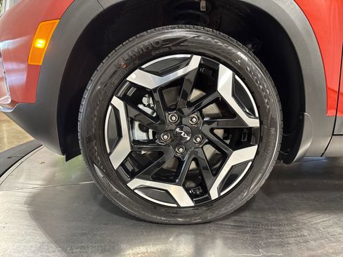 Certified 2025 Kia Seltos SX w/ SX Sunroof Package AWD/4WD image 2