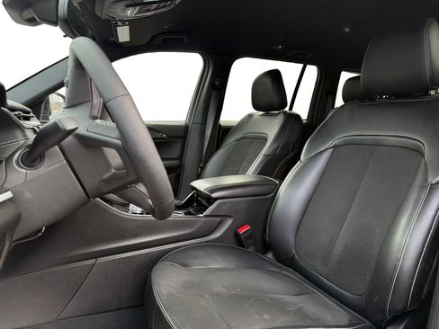 Used 2023 Jeep Grand Cherokee Altitude image 9