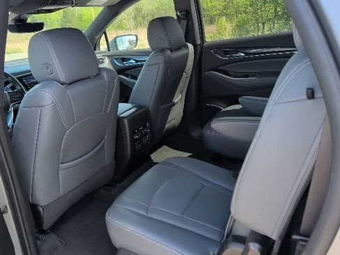 Used 2023 Buick Enclave Premium image 17