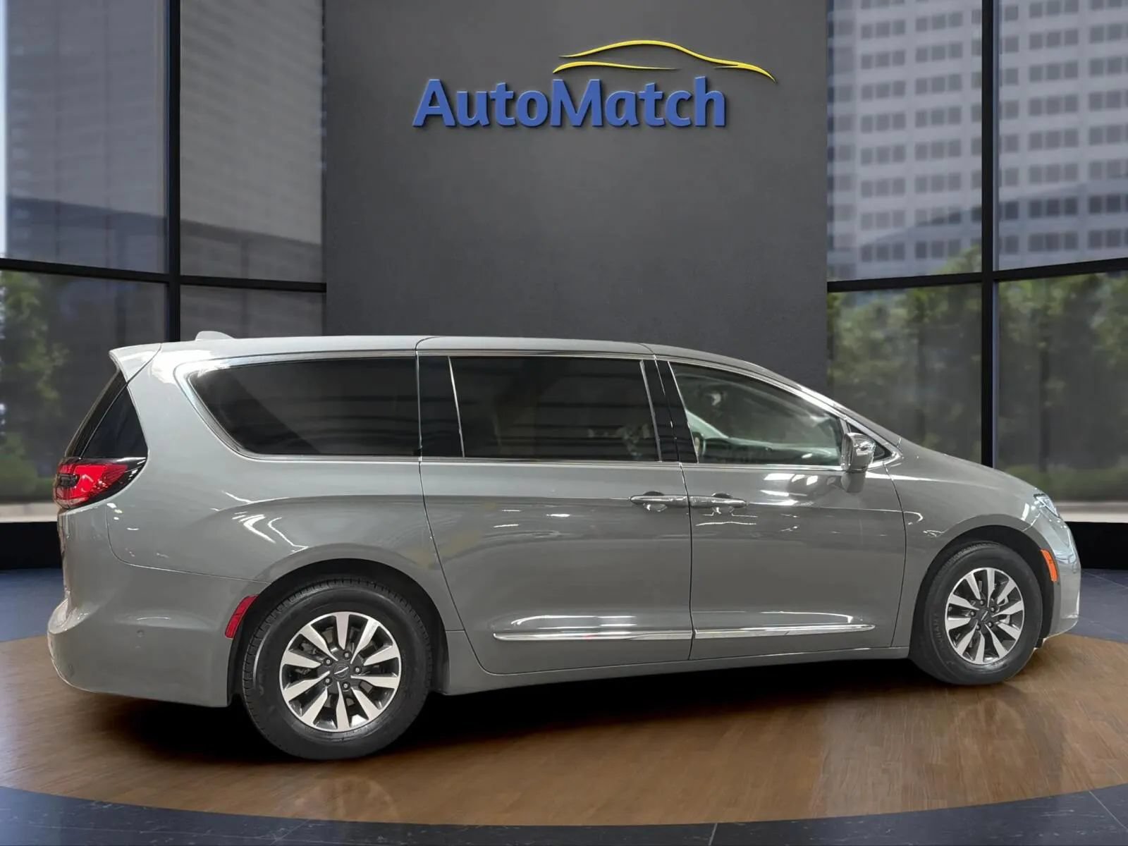 Used 2022 Chrysler Pacifica Limited FWD image 12