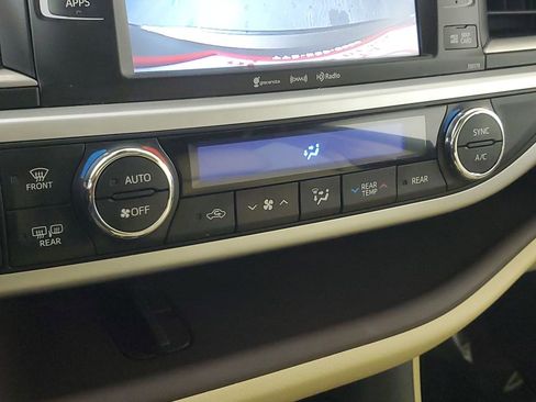 Certified 2017 Toyota Highlander XLE image 31