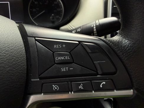 Used 2020 Nissan Versa SV image 32