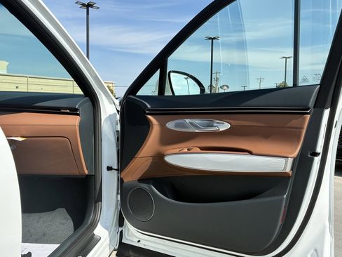 New 2026 Genesis GV70 2.5T Advanced image 9