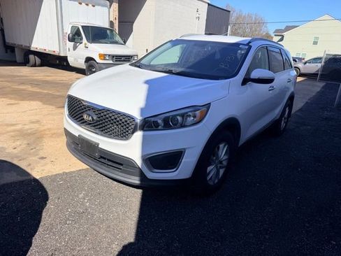 Used 2018 Kia Sorento LX image 3