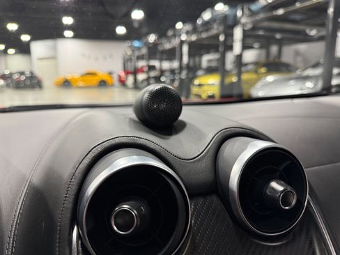 Used 2018 McLaren 570S Spider image 38