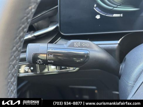 Used 2024 Kia Niro EX w/ EX Cold Weather Package image 12