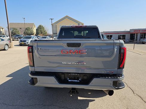 Used 2024 GMC Sierra 2500 AT4 w/ AT4 Premium Plus Package image 4