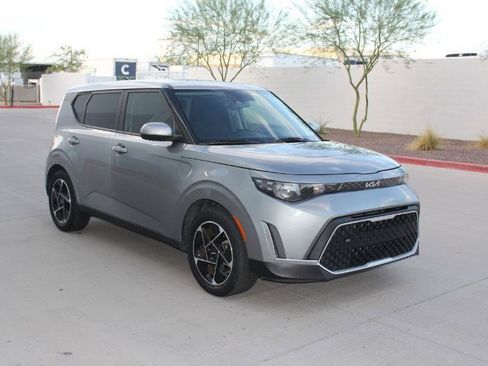 Used 2023 Kia Soul EX FWD image 3