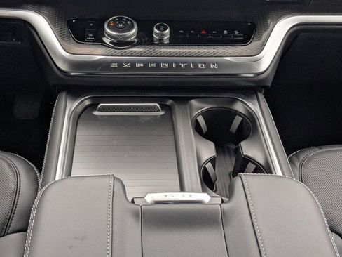 New 2026 Ford Expedition Max Platinum image 18