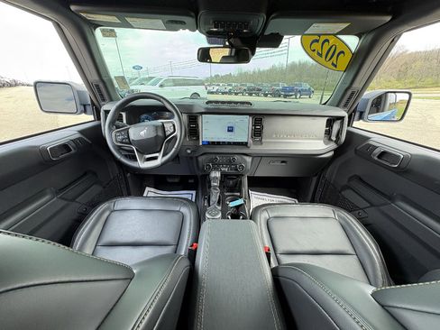 Used 2025 Ford Bronco Badlands image 21