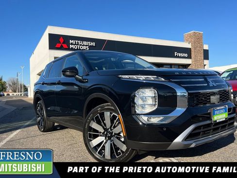 New 2026 Mitsubishi Outlander SE image 1