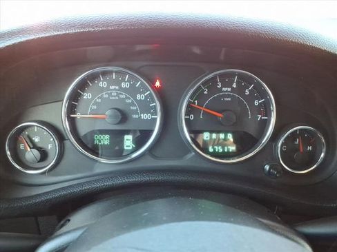 Used 2018 Jeep Wrangler Unlimited Sahara w/ Connectivity Group image 36