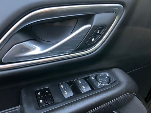 Used 2024 GMC Yukon XL SLT image 23