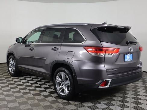 Used 2018 Toyota Highlander Limited image 11