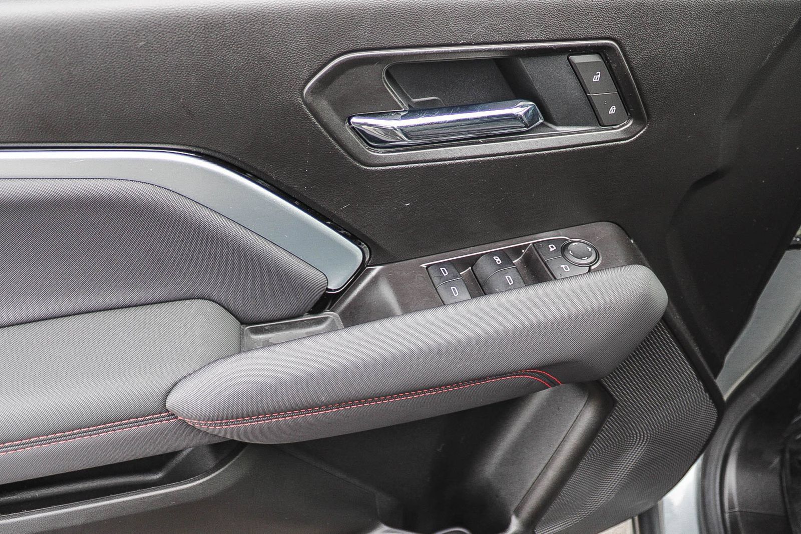 Used 2025 Chevrolet Colorado Z71 AWD/4WD image 17