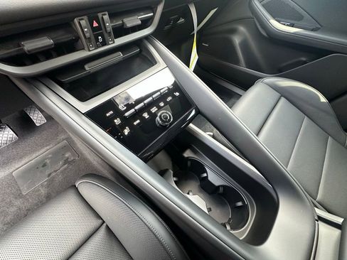 Used 2026 Porsche Macan Electric RWD image 29