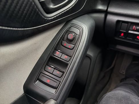 Used 2018 Subaru Crosstrek 2.0i Premium w/ Moonroof Package image 17